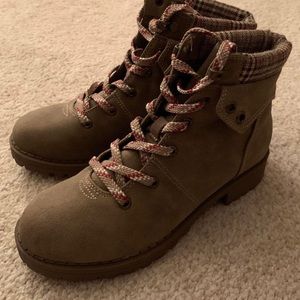 Brand new boots, super cute for fall weather.